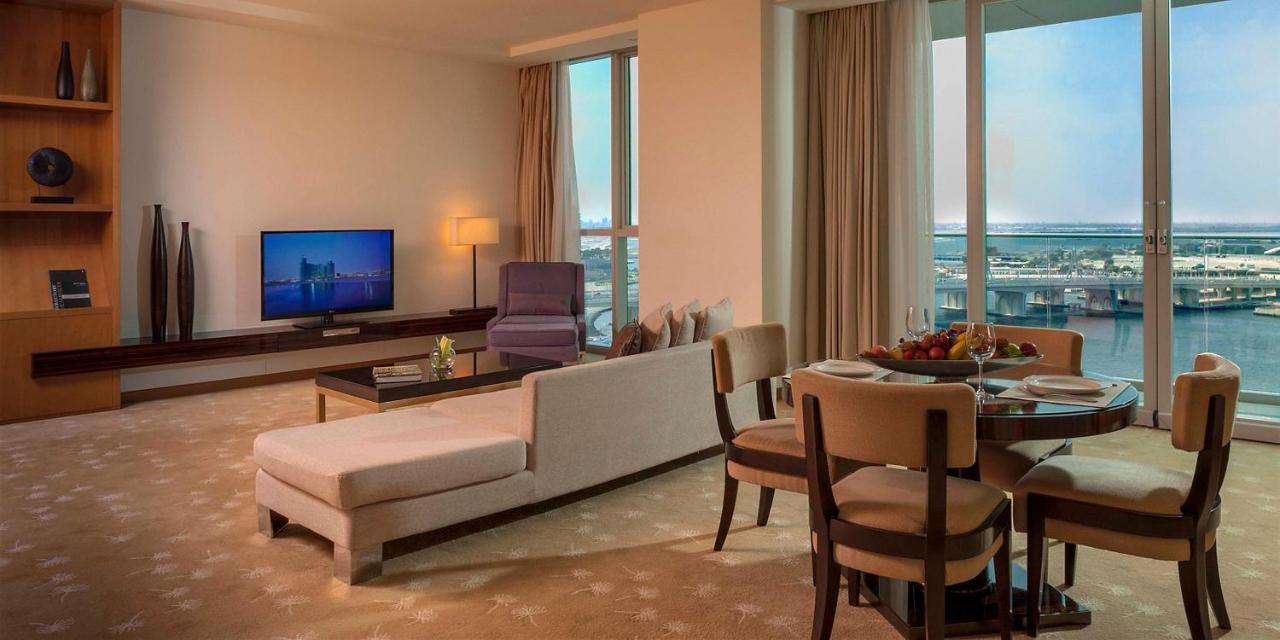 Intercontinental Residence Suites Dubai Festival City By Ihg Exteriör bild A suite at the Jumeirah Emirates Towers Hotel