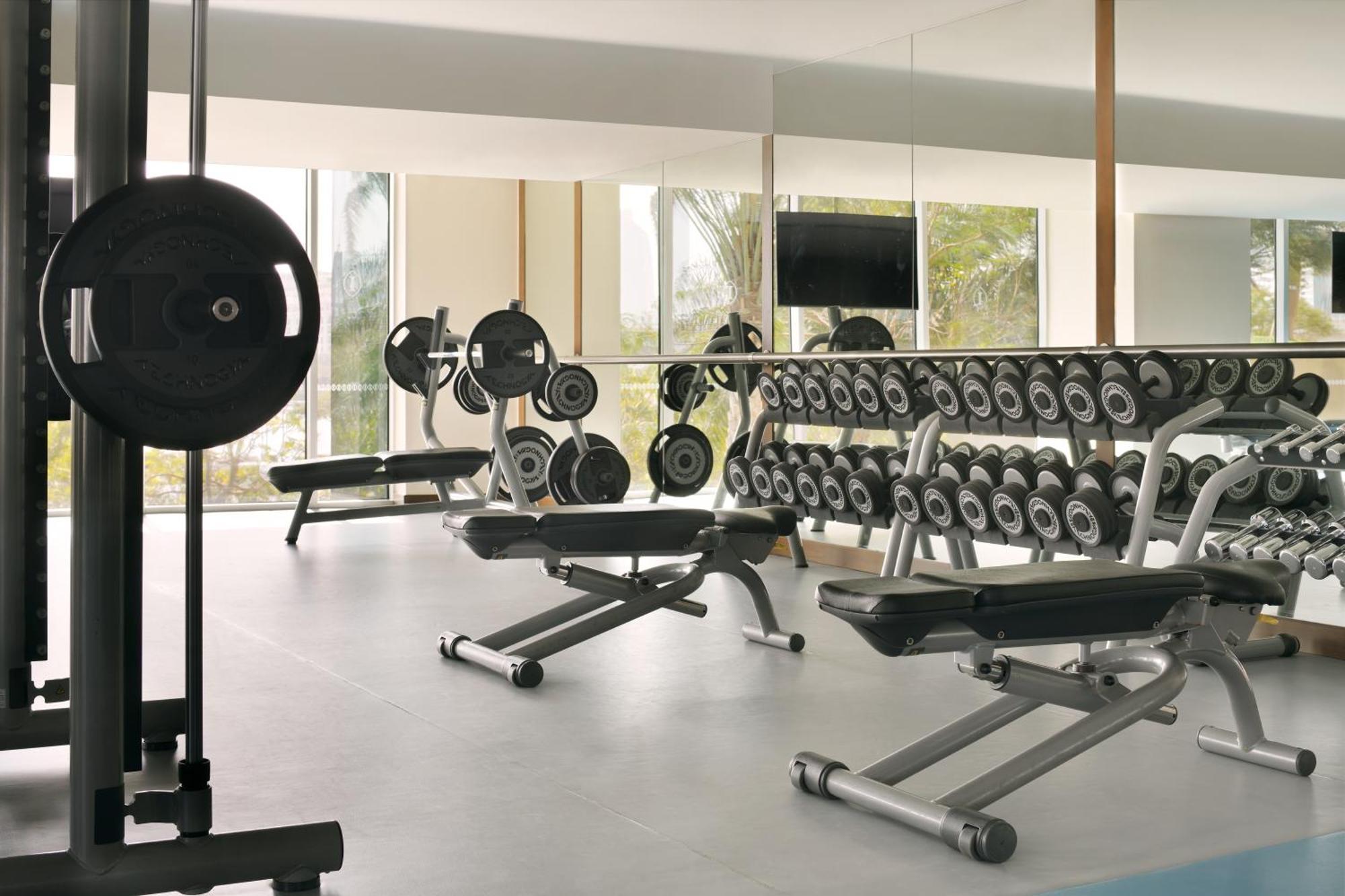 Intercontinental Residence Suites Dubai Festival City By Ihg Exteriör bild A typical gym