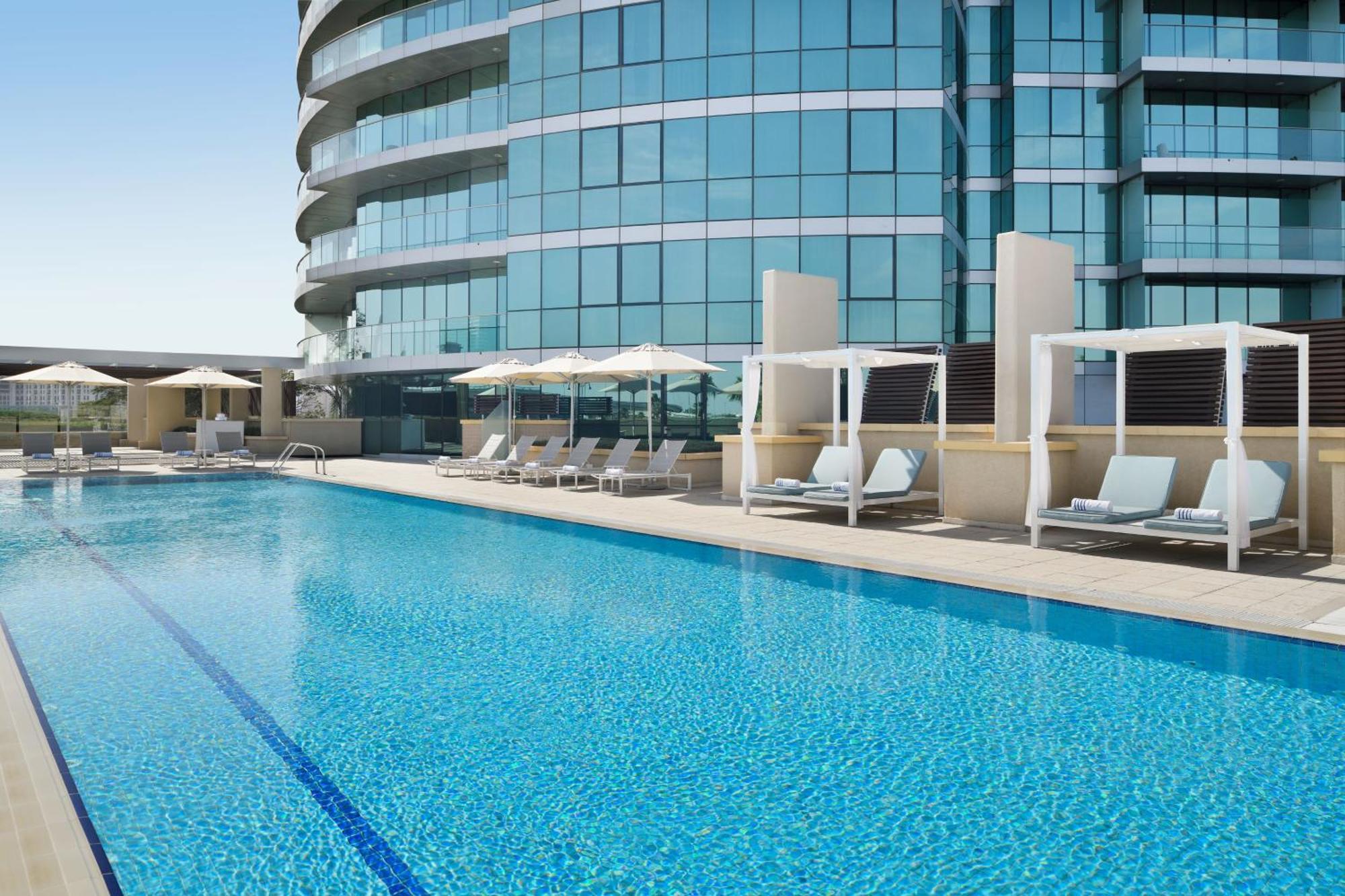 Intercontinental Residence Suites Dubai Festival City By Ihg Exteriör bild The swimming pool at the hotel