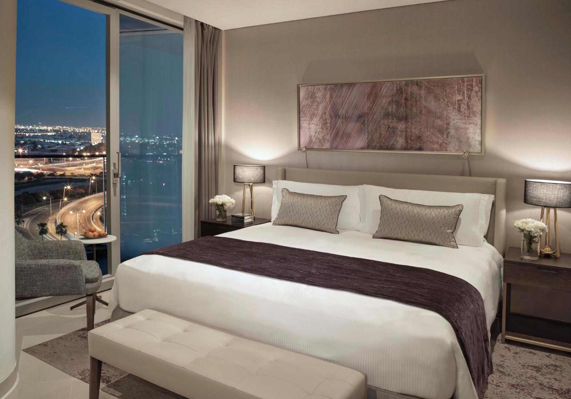 Intercontinental Residence Suites Dubai Festival City By Ihg Exteriör bild A bedroom at the Address Downtown Hotel