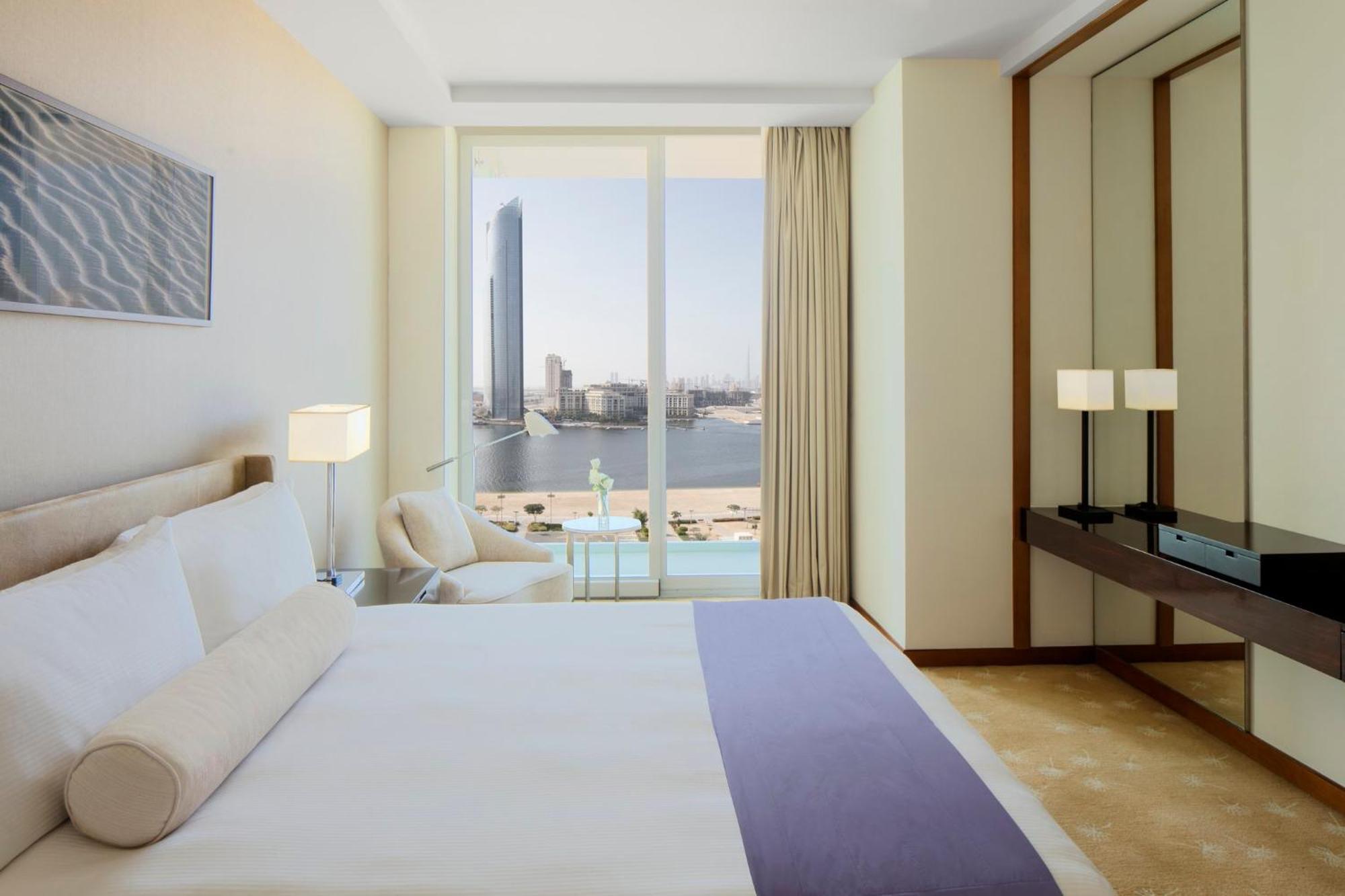 Intercontinental Residence Suites Dubai Festival City By Ihg Exteriör bild A bedroom at the hotel
