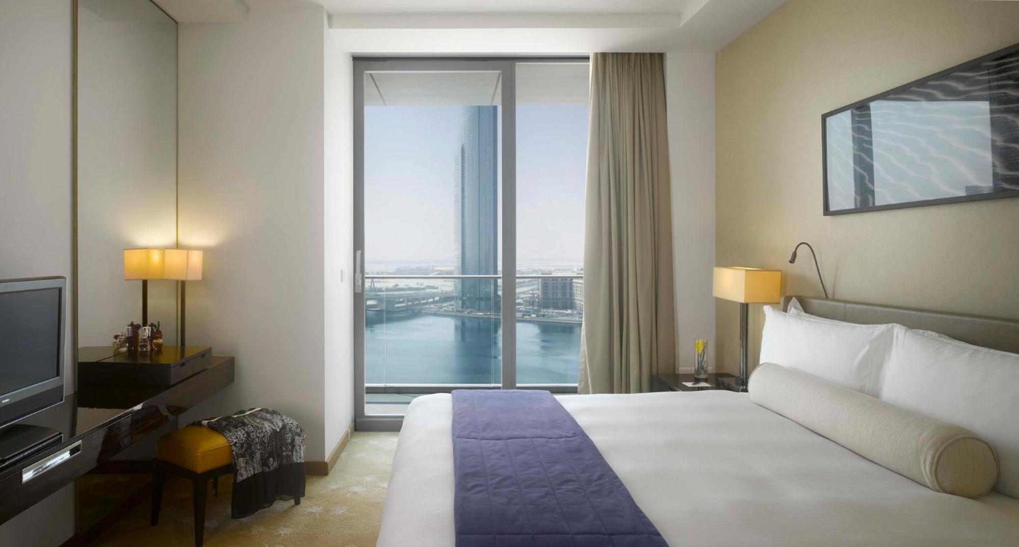 Intercontinental Residence Suites Dubai Festival City By Ihg Exteriör bild A bedroom at the Address Downtown Hotel