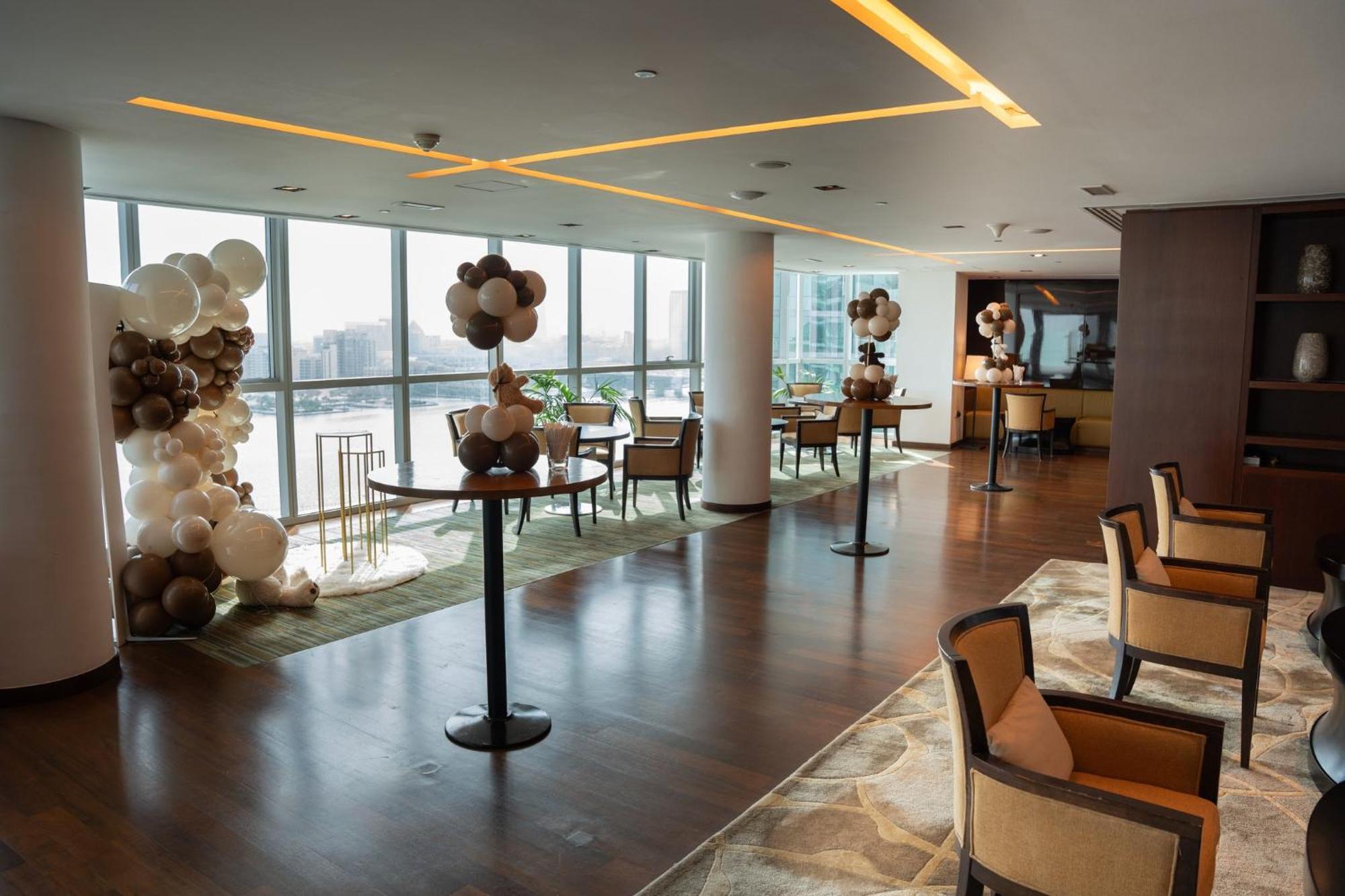Intercontinental Residence Suites Dubai Festival City By Ihg Exteriör bild The lounge at the airport